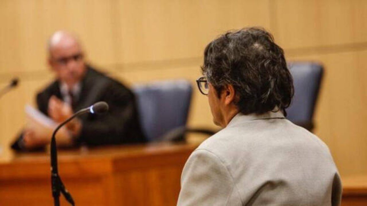 El exmarido de Mónica Oltra, condenado por abusos sexuales, durante el primer juicio