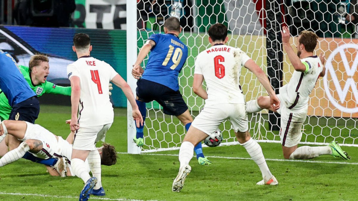 Bonucci marcó el único gol de Italia en la final.
