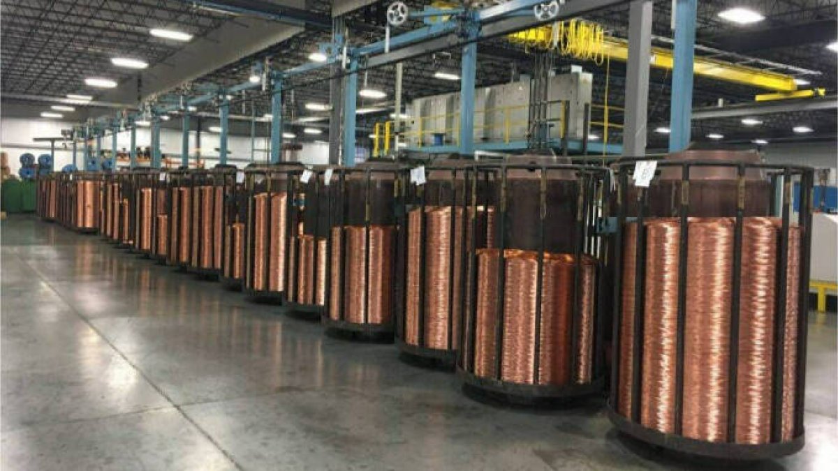 Tiras de cobre en una fábrica