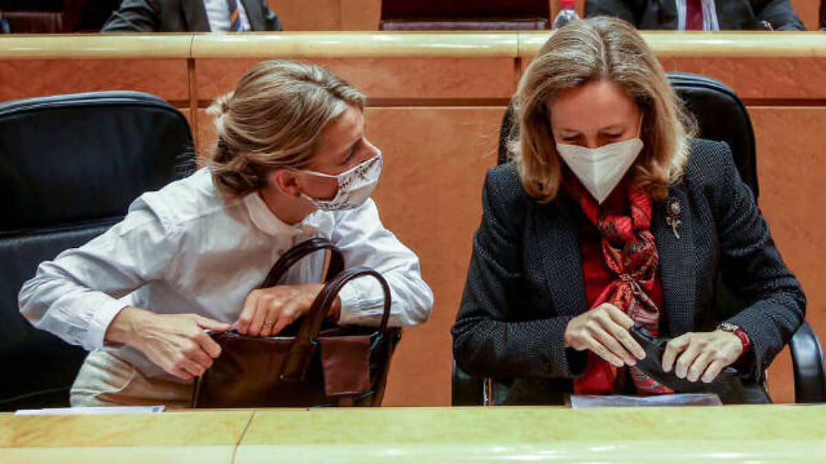 Las ministras Yolanda Díaz y Nadia Calviño