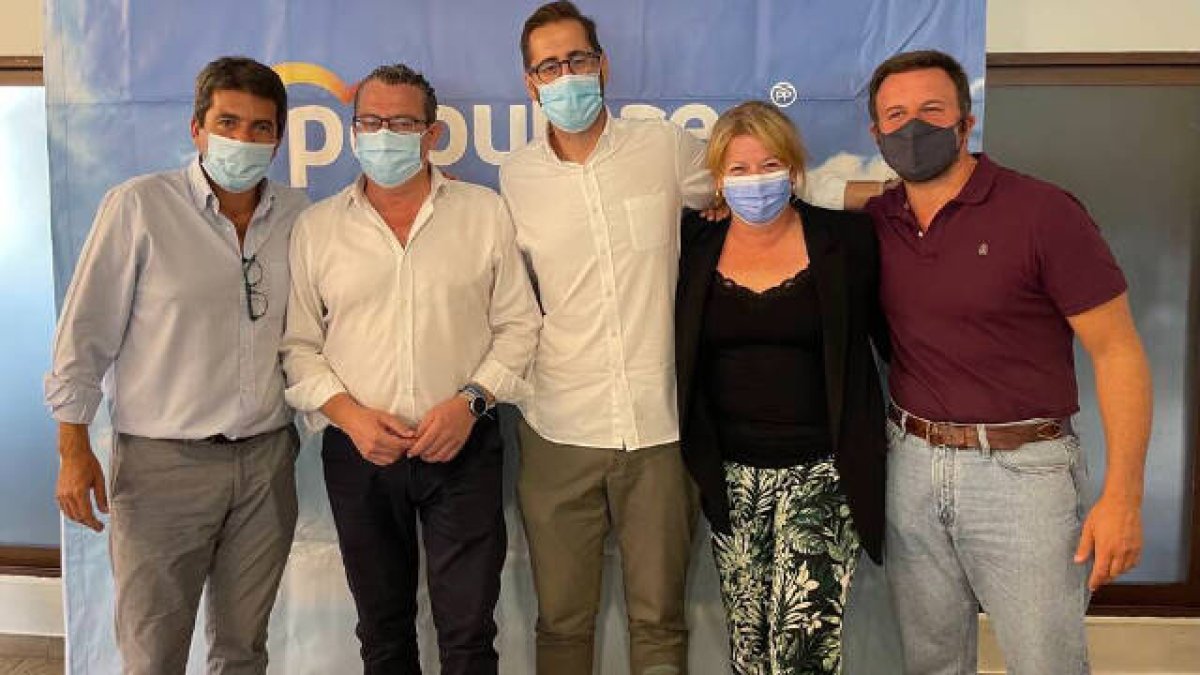 Sergio Rodríguez (en el centro) junto a los dirigentes del PP en la provincia y en la Comunitat