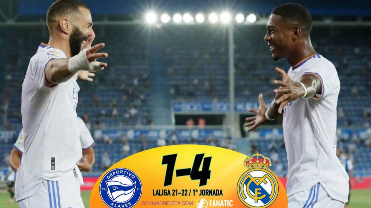 Benzema y Alaba celebran uno de los goles del francés
