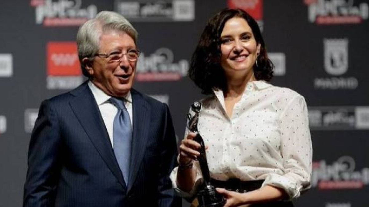 Ayuso, este viernes, tras recibir un premio del sector del cine y la cultura por su gestión durante la pandemia.