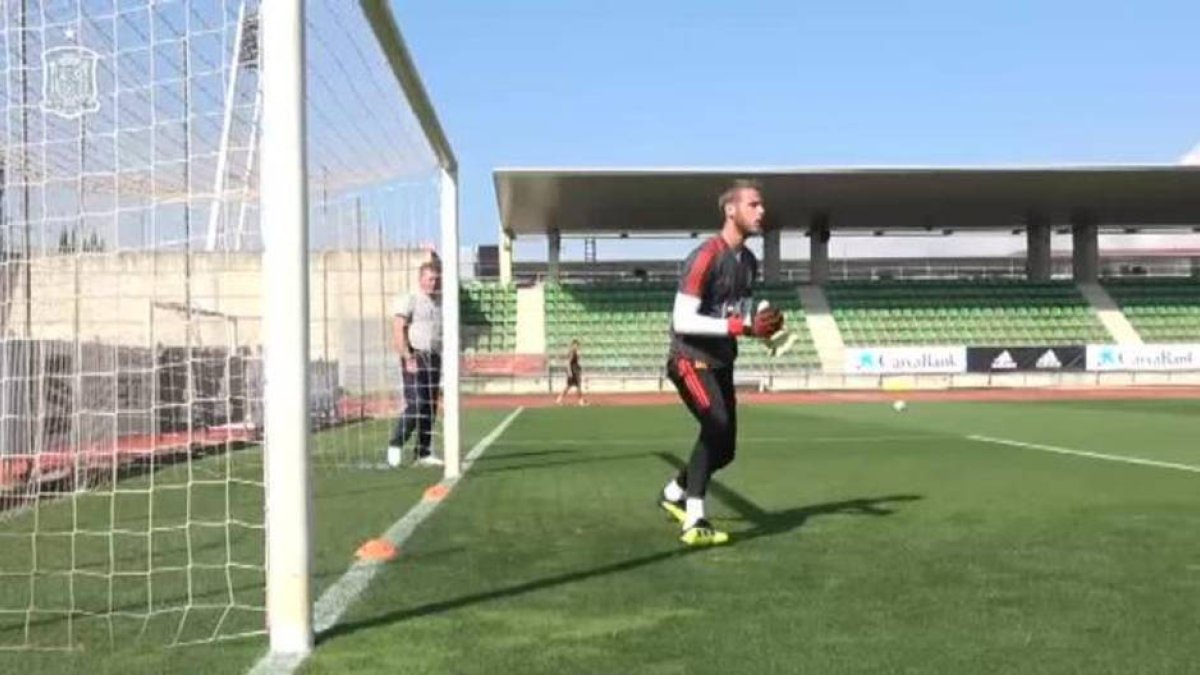 El entrenamiento de porteros de España sigue dando la vuelta al mundo