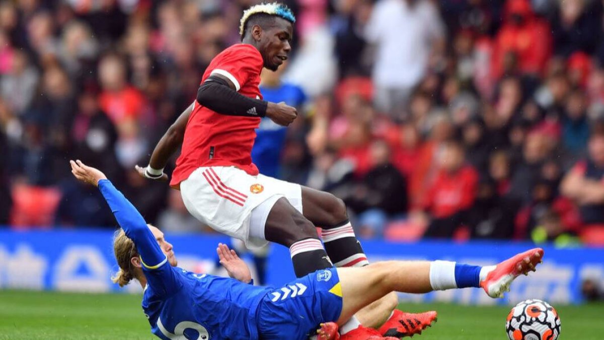 Pogba, durante un partido con el Manchester United