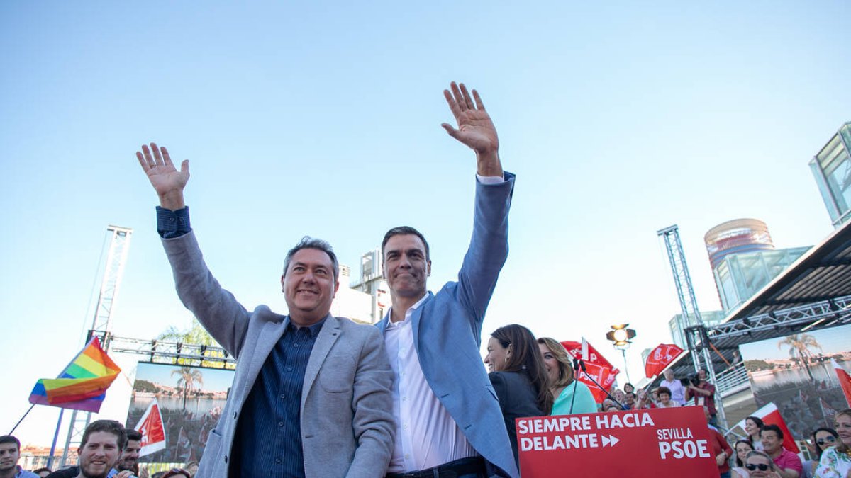 Pedro Sánchez y Juan Espadas en un acto del PSOE.A en Sevilla