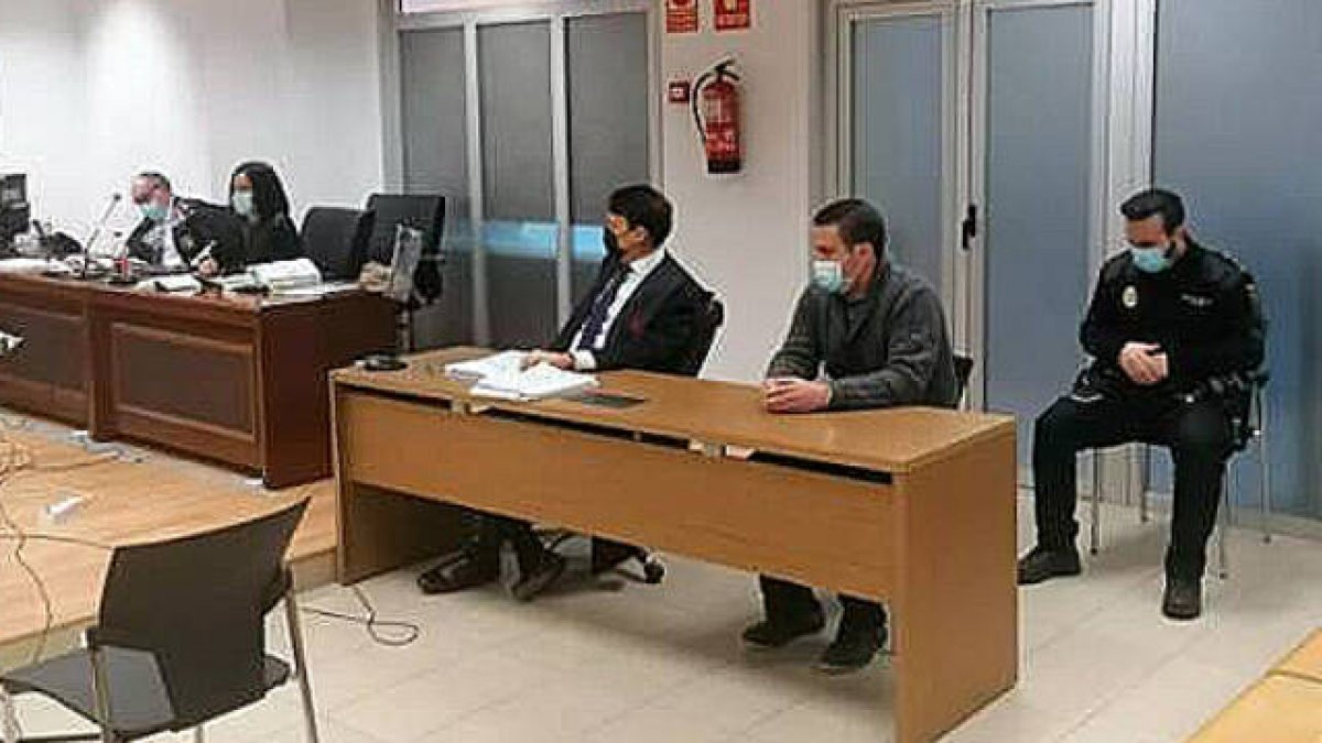 El hombre aseguró que actuó obedeciendo órdenes de una voz