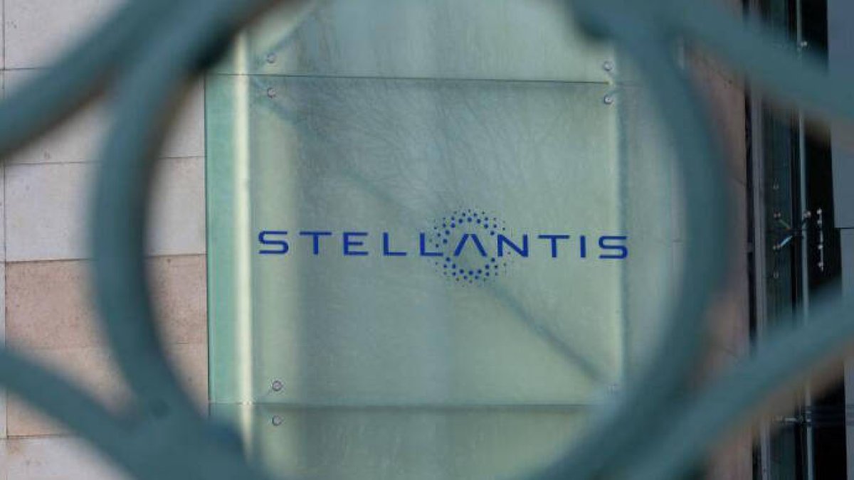 Stellantis reunifica sus operaciones comerciales minoristas