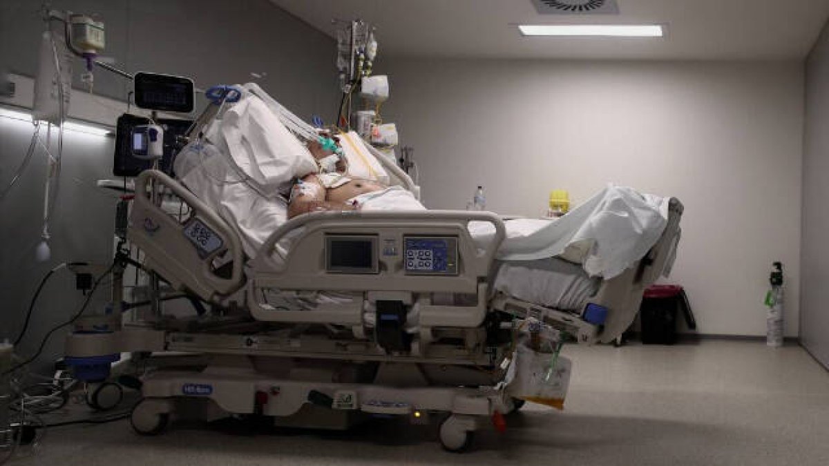 Los hospitales tienen a 1.184 personas ingresadas con COVID-19, 190 de ellas en la UCI