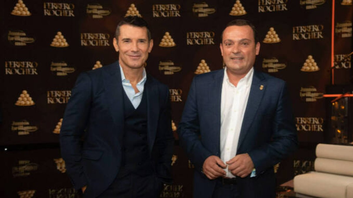 Jesús Vazquez junto al alcalde de Peñíscola, Andrés Martínez