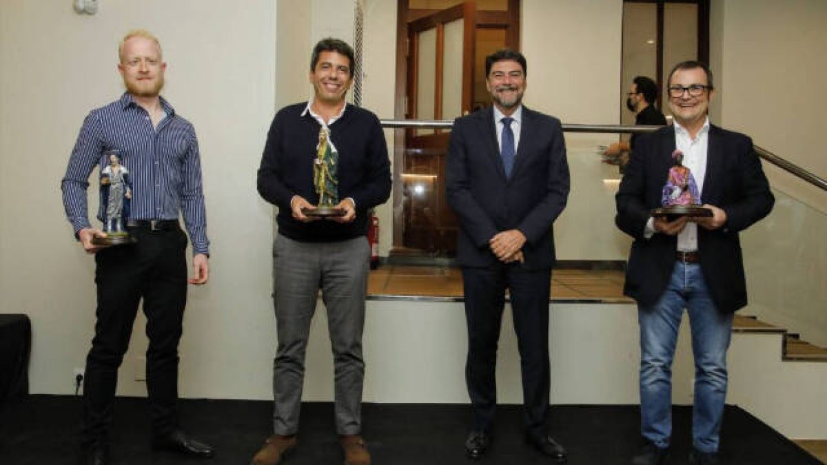 Los Reyes Magos de Alicante de 2022 junto al alcalde Luis Barcala