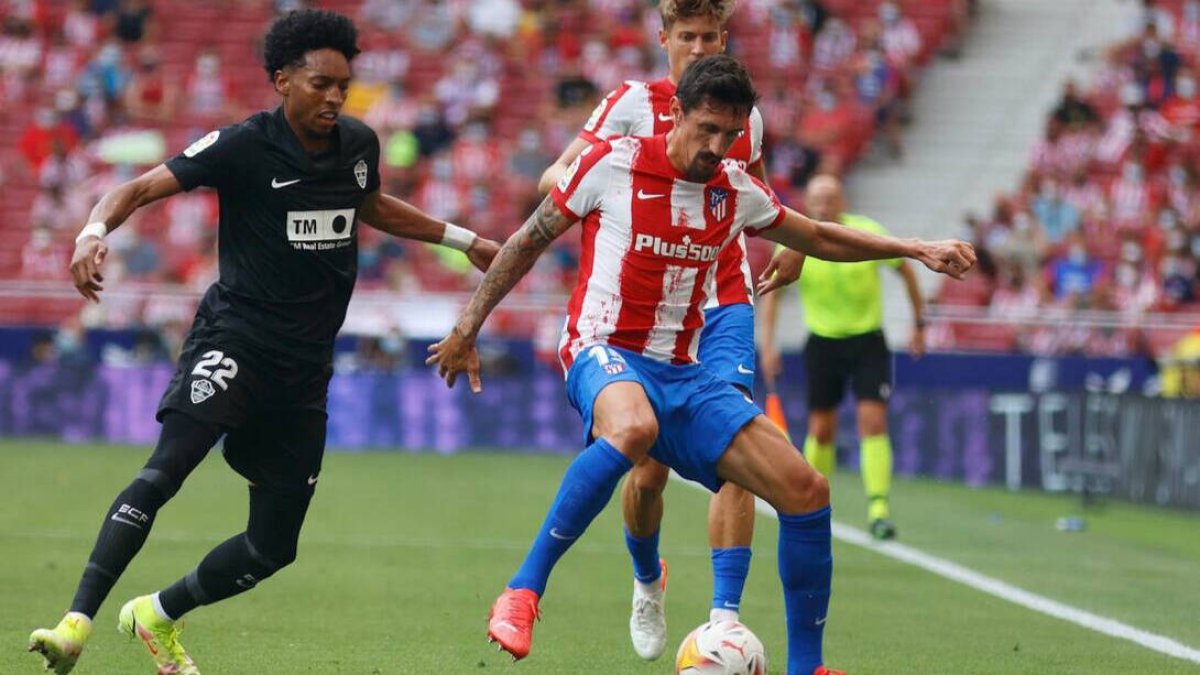 Savic protege un balón