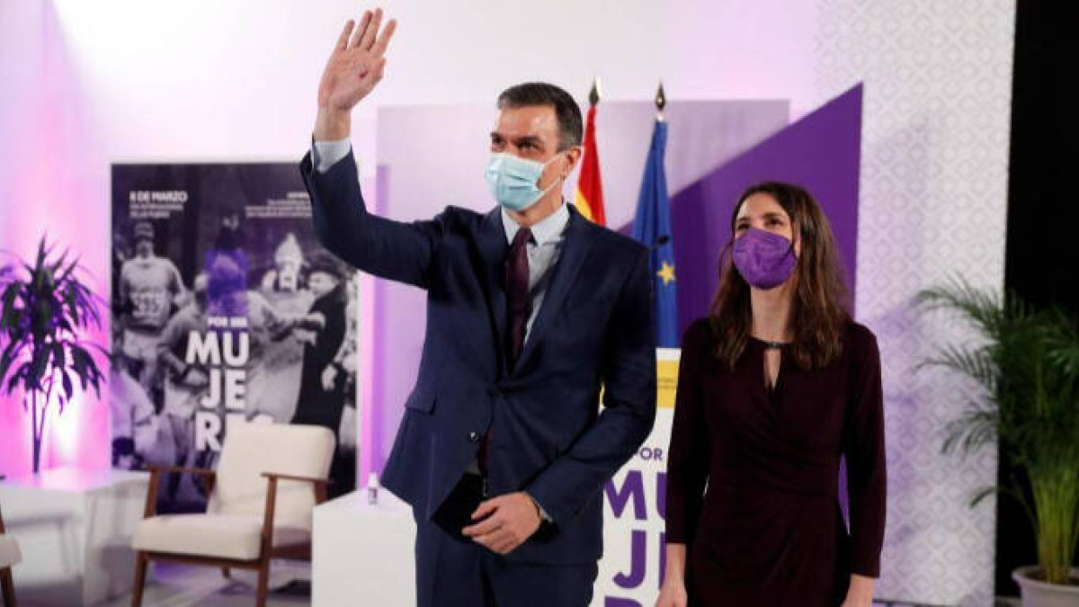 Pedro Sánchez junto a Irene Montero