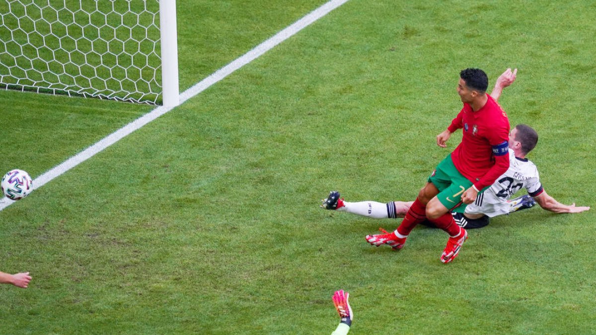 Cristiano Ronaldo, marcando el primer gol del Alemania 4 - Portugal 2.