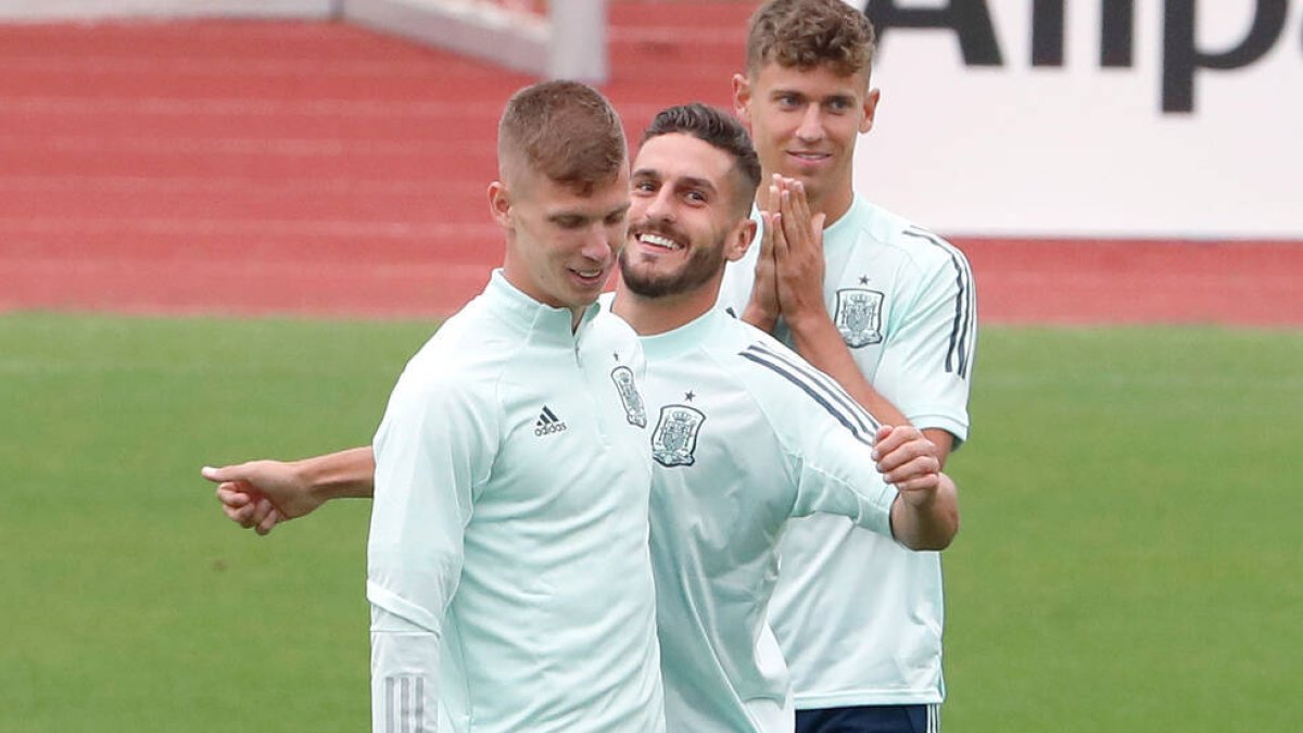 Koke, en un entrenamiento de la selección junto a Dani Olmo y Marcos Llorente.