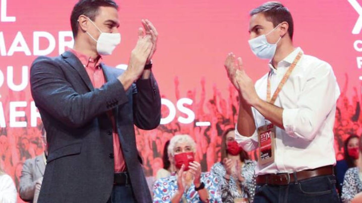 Pedro Sánchez y Juan Lobato