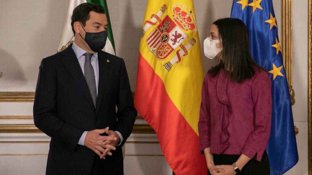El presidente de la Junta de Andalucía y del PP-A, Juanma Moreno, con la líder de Cs, Inés Arrimadas.