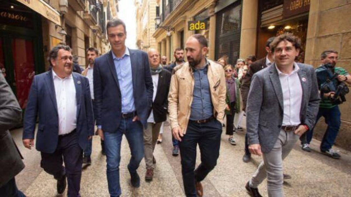 Eneko Andueza, nuevo secretario general del PSE-EE (derecha) junto a Pedro Sánchez la pasada campaña de las generales