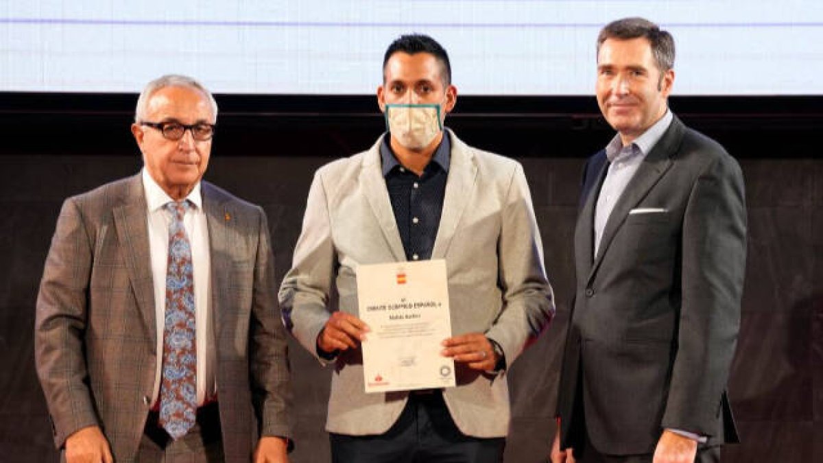 El Comité Olímpico Español reconoce la labor del periodista Matías Sartori