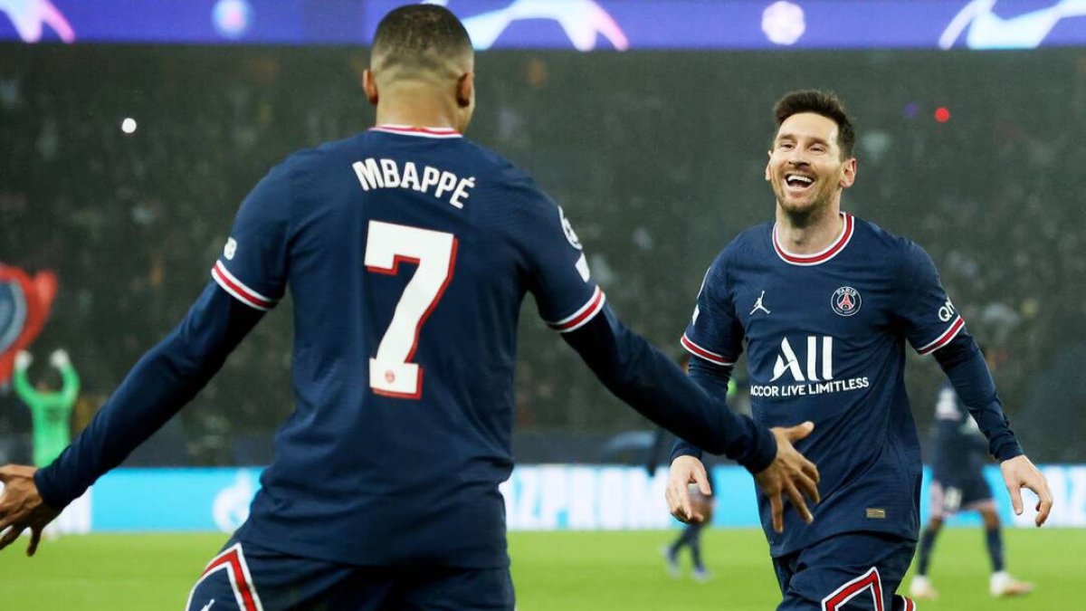 Mbappé y Messi celebran un reciente gol del PSG.