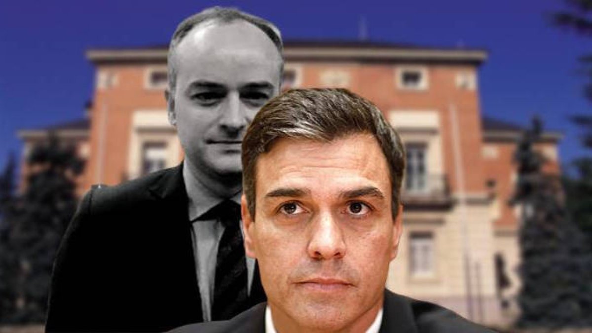 Iván Redondo, a espaldas de Pedro Sánchez.
