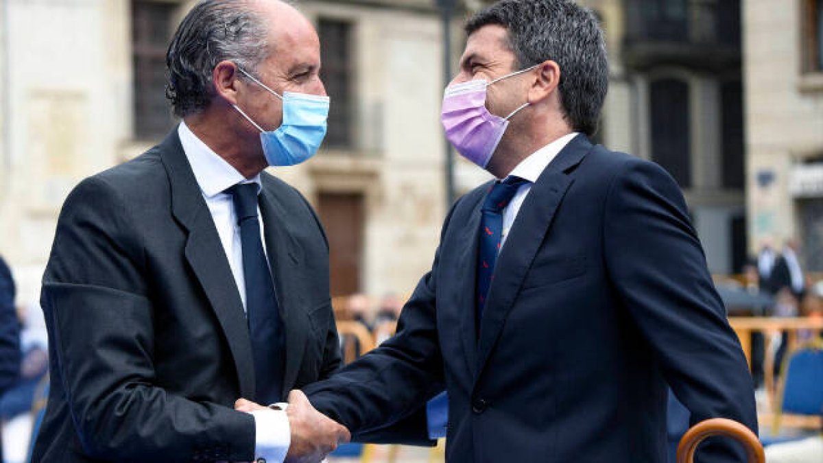 Francisco Camps y Carlos Mazón coincidieron durante el pasado congreso regional del PP en la plaza de toros de Valencia