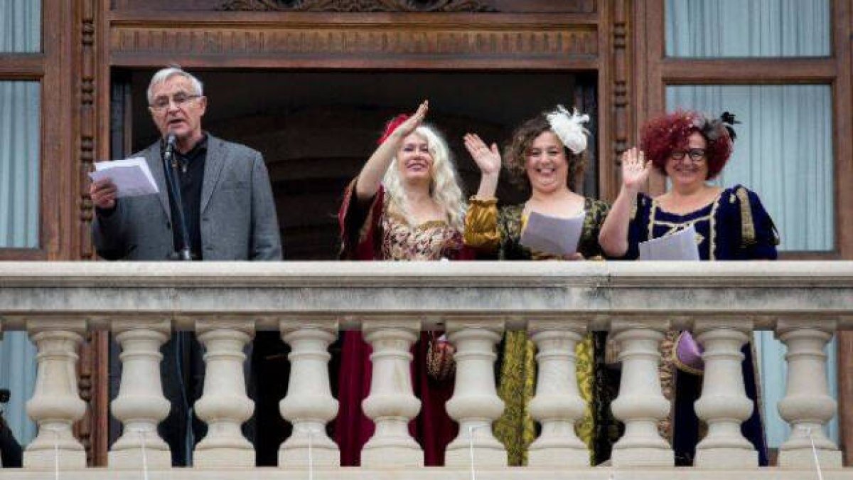 Ribó con las magas republicanas en una celebración de años anteriores