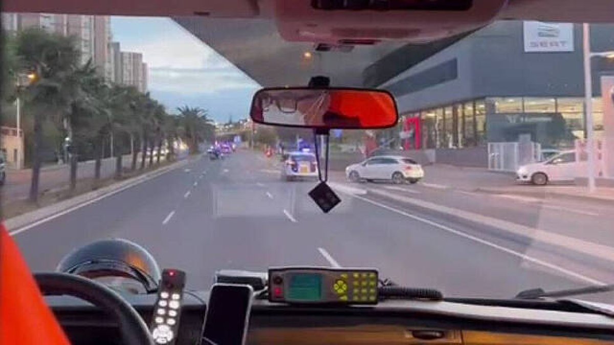La Policía Local ha despejado el camino para que la ambulancia pudiese mantener una velocidad estable de 30 km / hora