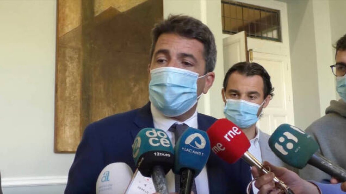 Carlos Mazón responde a los medios sobre su reunión con Arrimadas