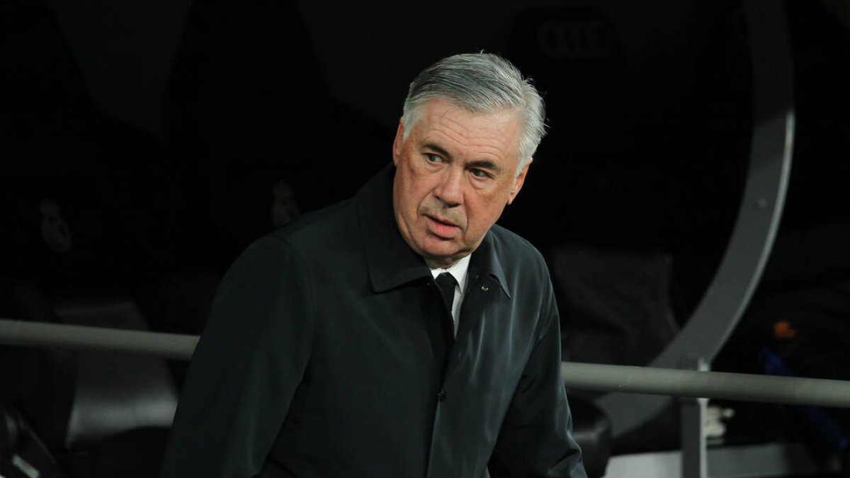 Carlo Ancelotti en un momento del partido contra el Granada.