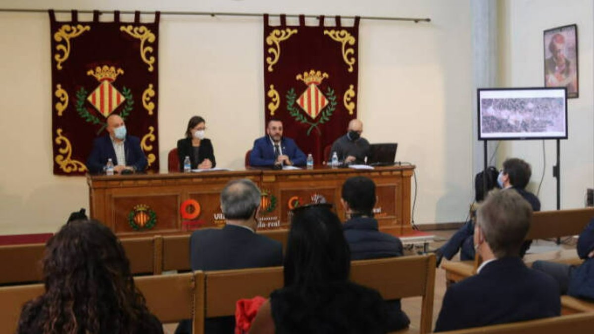 Reunión de las autoridades municipales y autonómicas con representantes de empresas radicadas en el polígono del entorno de la CV-20