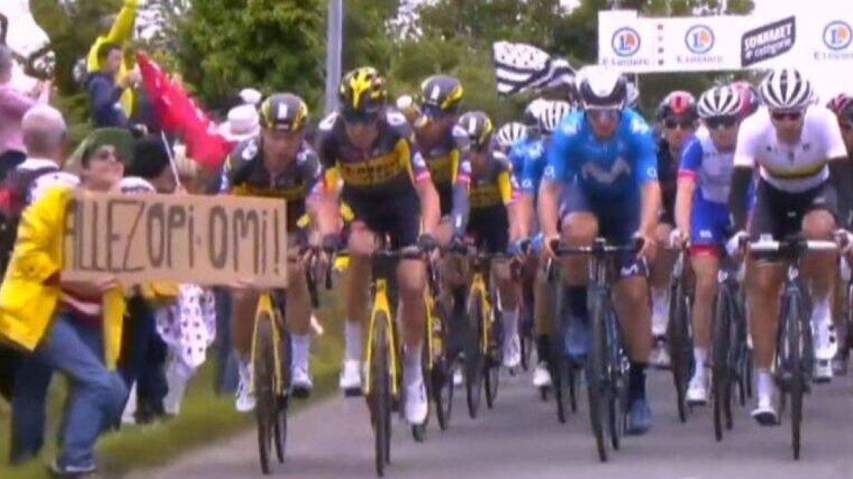 En busca y captura la aficionada que provocó un tremendo accidente en el Tour