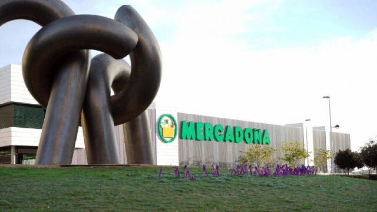 Mercadona vende 27 inmuebles por más de 100 millones