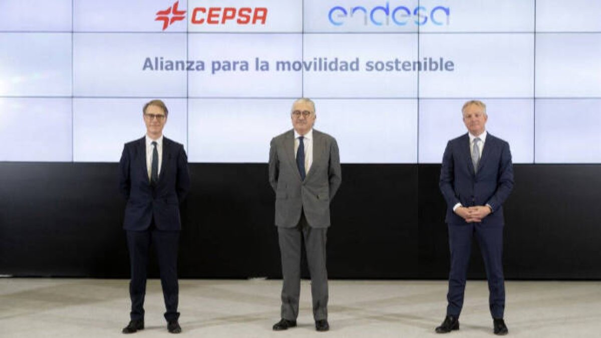 Endesa y Cepsa se unen para facilitar la recarga eléctrica