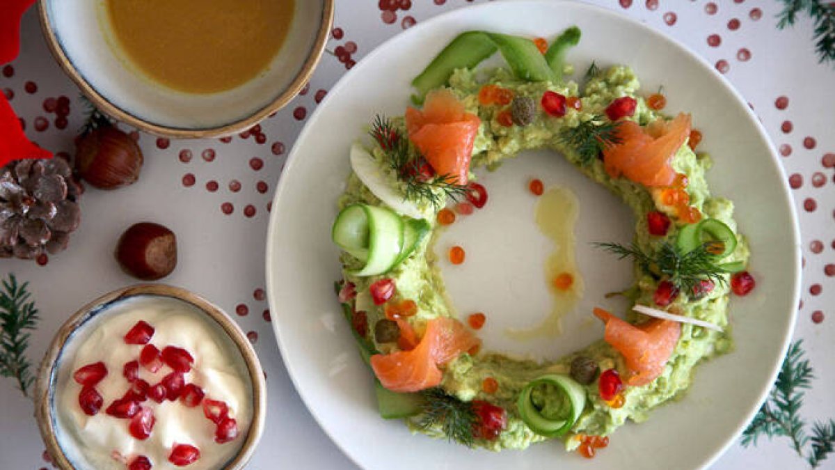 Corona de salmón y aguacate, perfecta para estas navidades