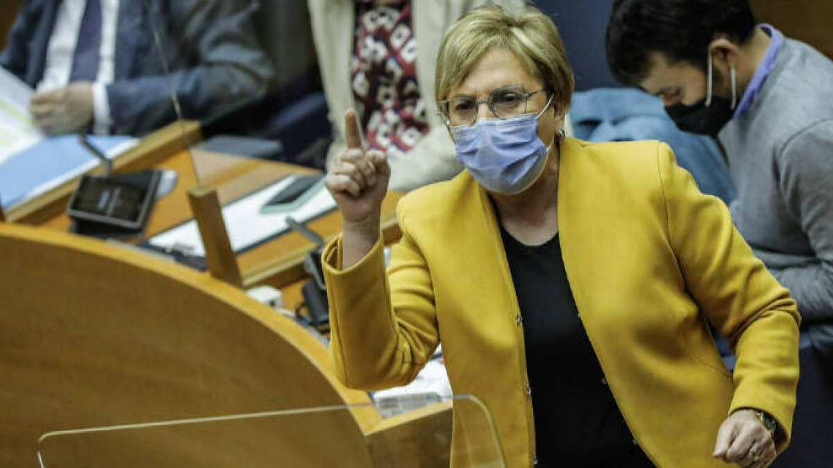 La consellera de Sanidad en la Comunidad Valenciana, Ana Barceló, durante una sesión de control al Ejecutivo autonómico en Les Corts Valencianes