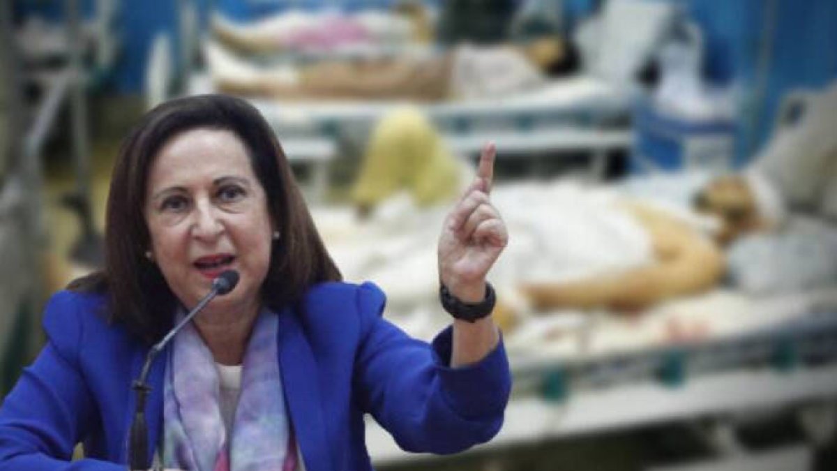 Margarita Robles y una imagen de heridos en Kabul