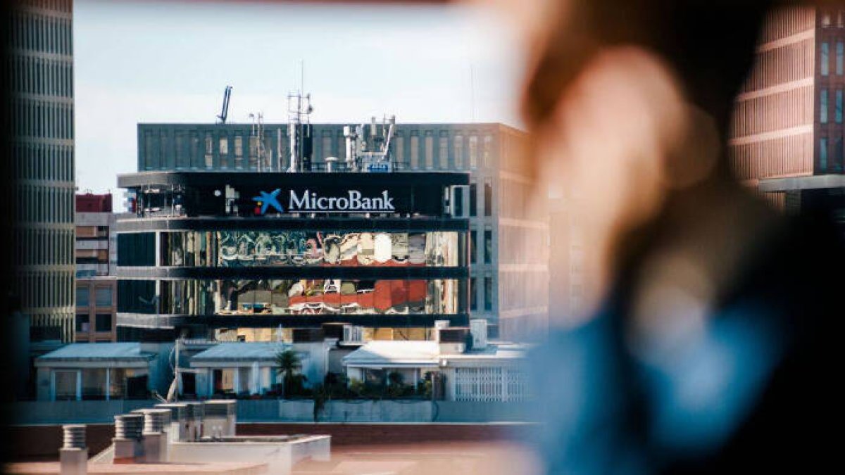 Microbank vuelve a superar los 100.000 préstamos sociales