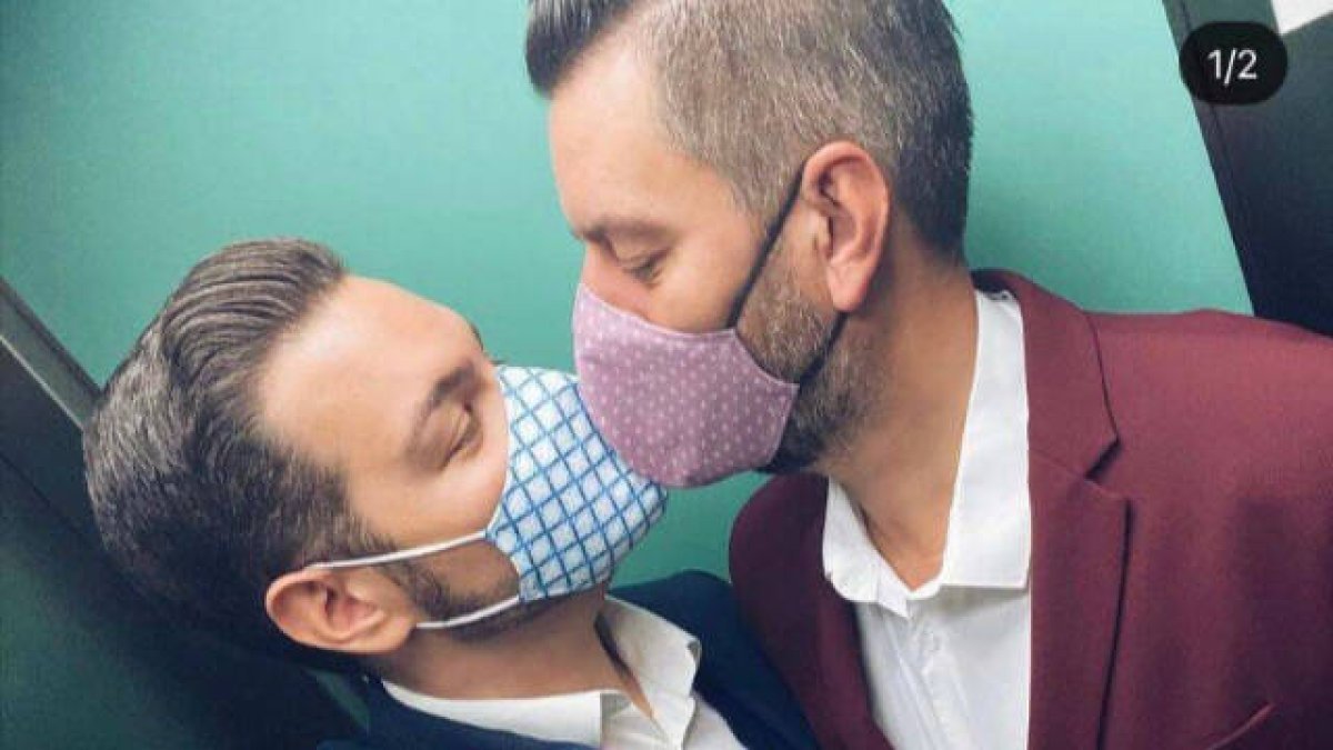 Carlos Galiana y su pareja que celebrarán su fiesta el 31 de diciembre con 400 personas