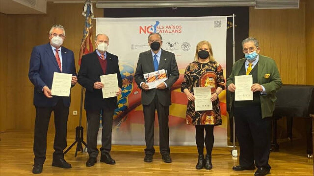 Representantes de las entidades impulsoras presentan el manifiesto