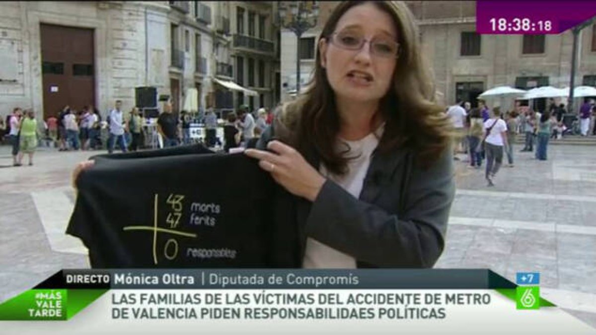 Mónica Oltra durante una intervención en televisión sobre el accidente del Metro de Valencia ocurrido en 2006