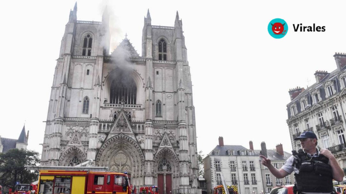 Catedral de Nantes incendiada en julio de 2020