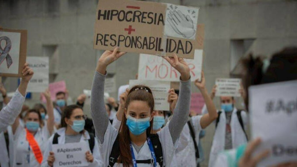 Sanitat expone a sanciones a los 419 sanitarios de los que iba a prescindir