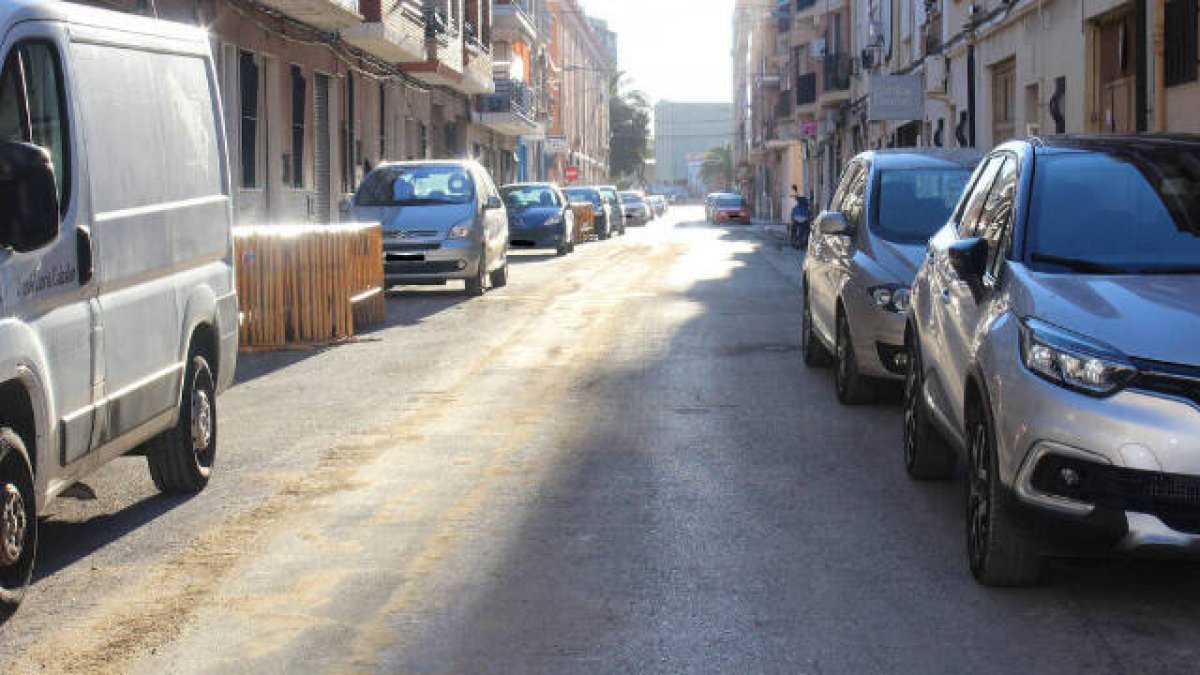 Coches en la calle San Vicente de Almàssera