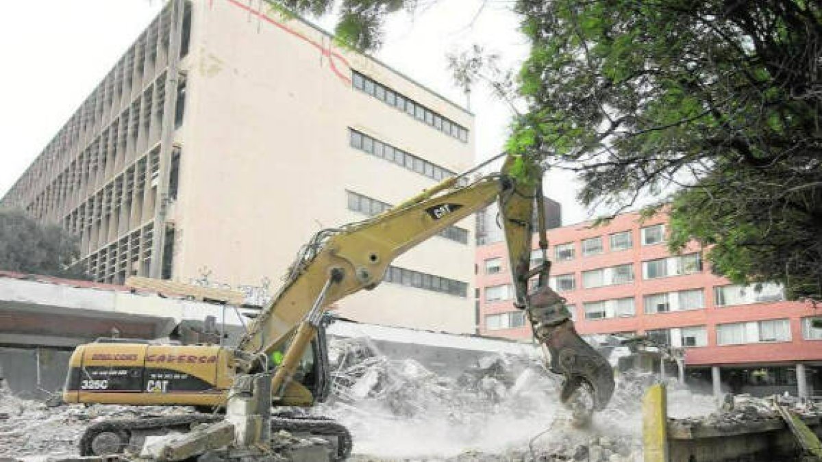 Derribos de la antigua escuela de agrónomos de Valencia para la ampliación del Hospital Clínico de Valencia