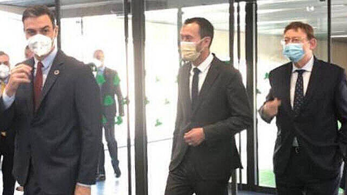 Pedro Sánchez, Carlos González y Ximo Puig durante la inauguración del trayecto del AVE en febrero de 2021