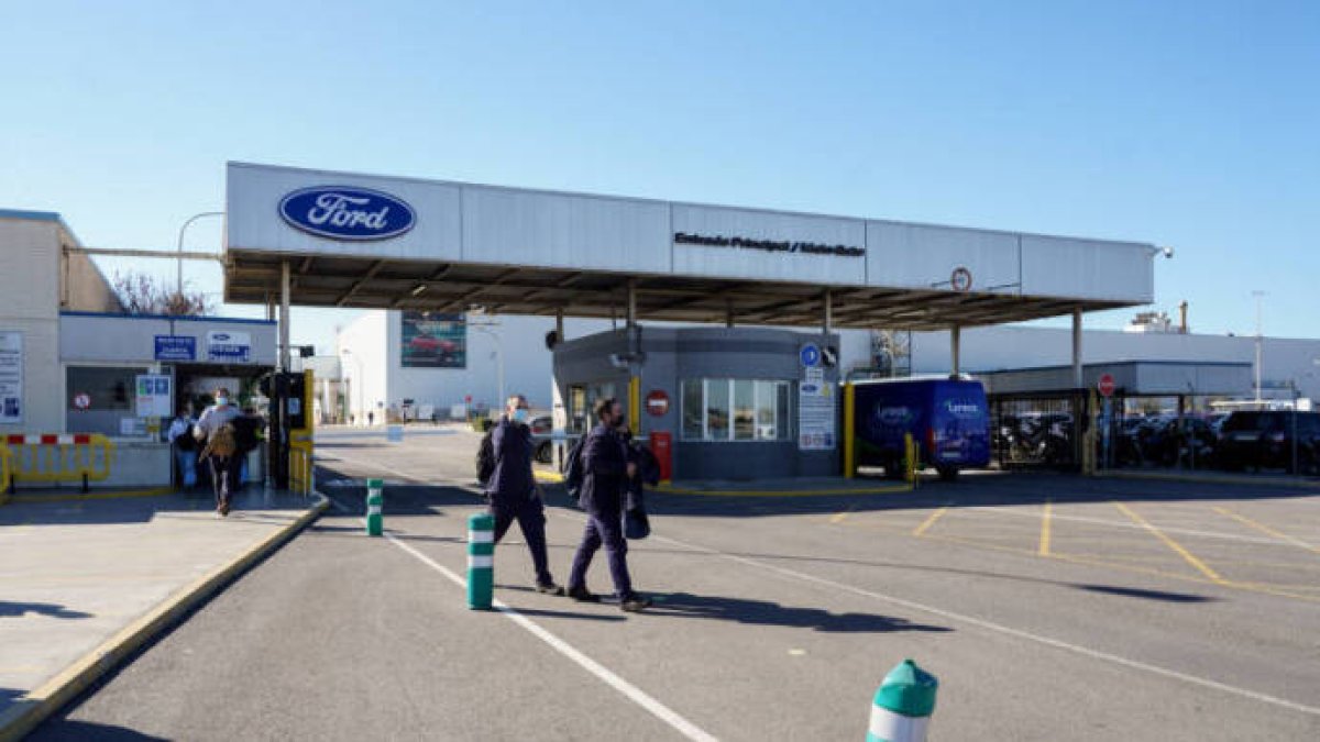 Los sindicatos minoritarios ponen en riesgo hasta 2.500 empleos en Ford
