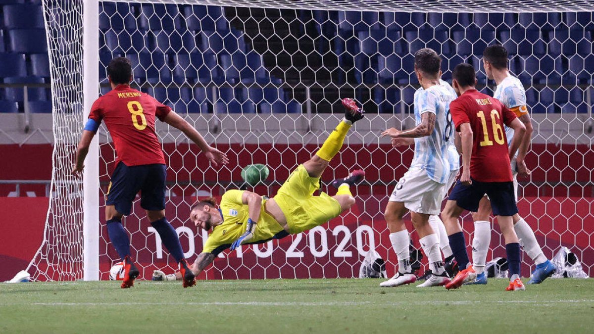 Mikel Merino bate a Ledesma / UEFA
