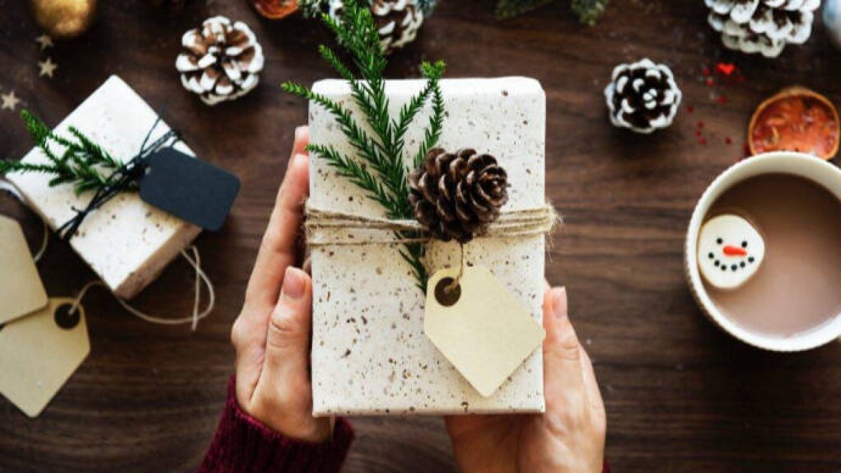 ¿Qué regalan las empresas a los trabajadores en Navidad?