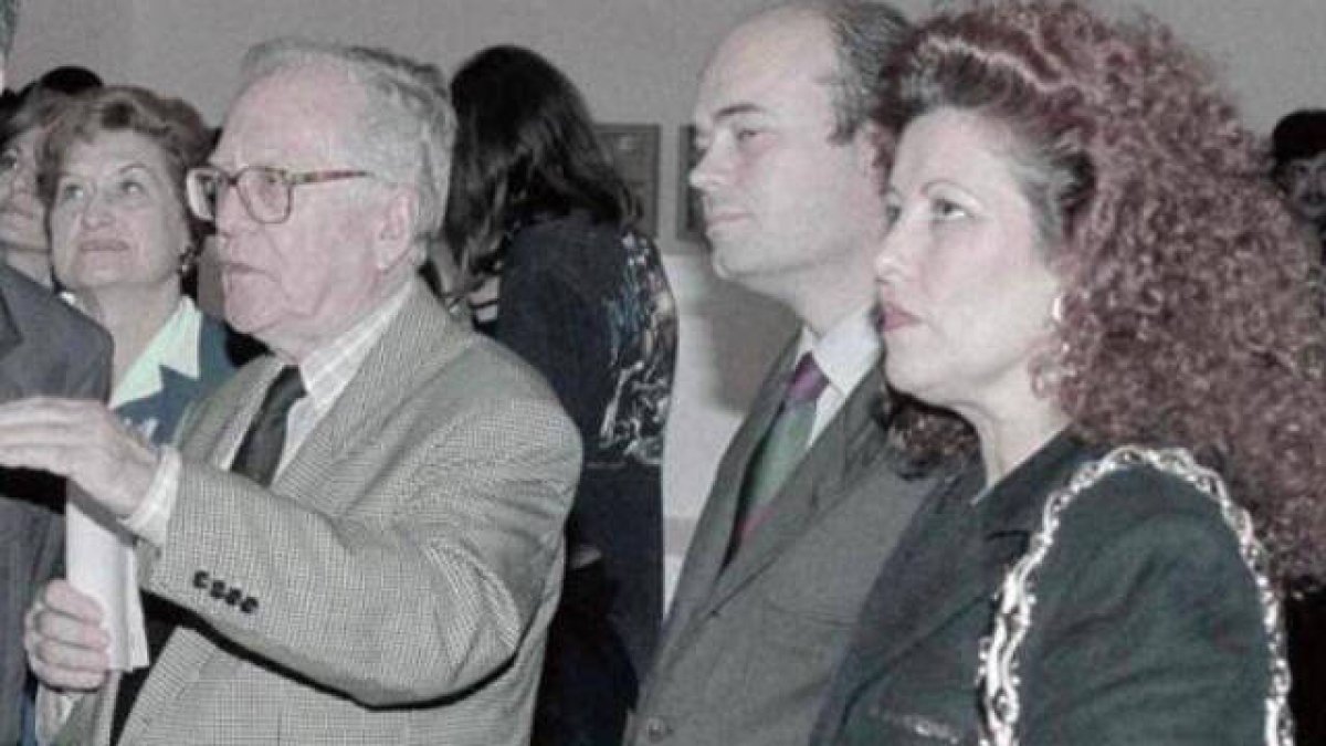 Gerardo Rueda y Consuelo Ciscar en 1996, en la inauguración del IVAM, poco antes del fallecimiento de escultor.